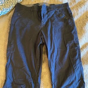 Womens capris, light material, great for summer , very lightly worn, Size 12